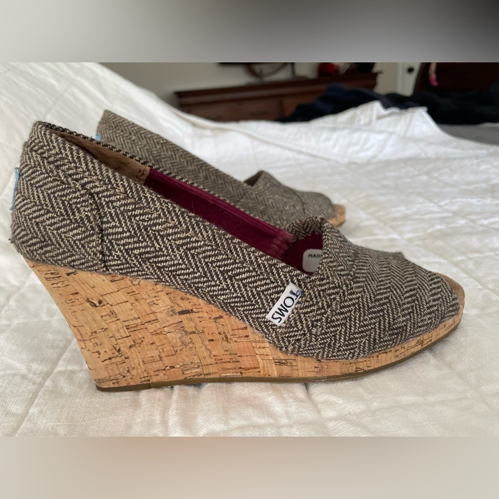 Toms Herringbone tweed metallic wedges brown Size 7